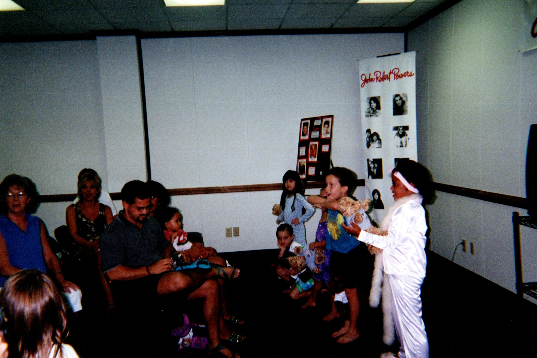 ./2000/Carina's Modeling Class/img04202020_007.jpg